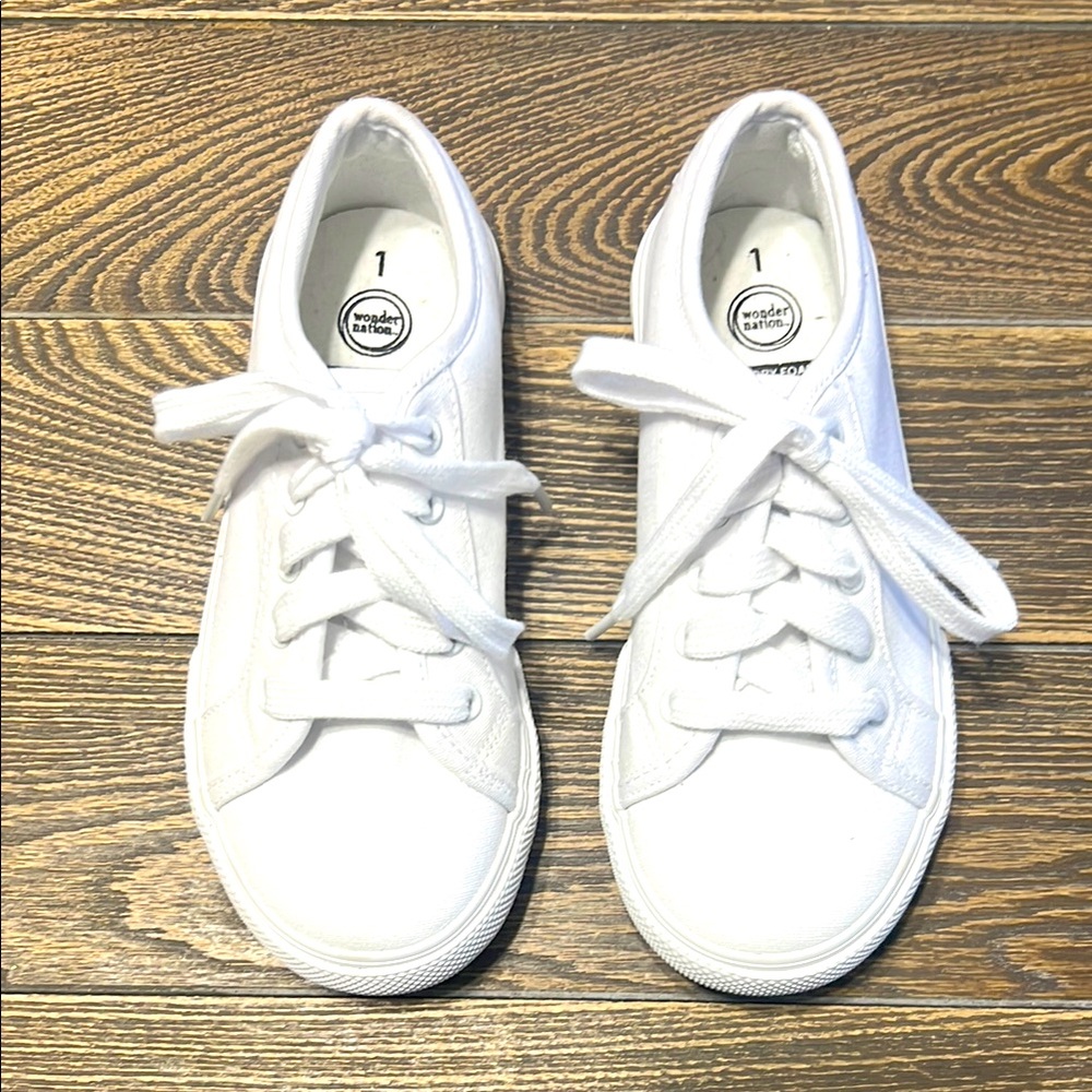 Wonder Nation‎ White Sneakers Classic Low-Top Design